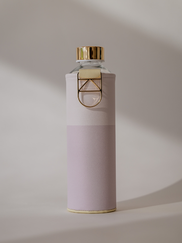 Pre dokonalý a originálny outfit EQUA стъклена бутилка Lila 750 ml