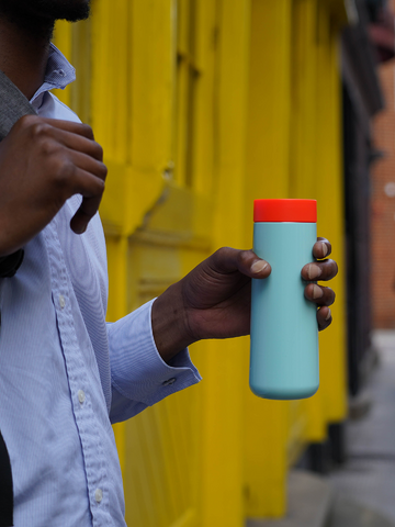 Hľadáte originálny a nezvyčajný darček? Obdarovaného zaručene prekvapí Cestovný hrnček LUND LONDON 350 ml Mint & Coral