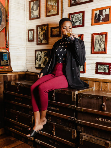 Lifestyle photo Burgundy 3/4 Organic Cotton Leggings