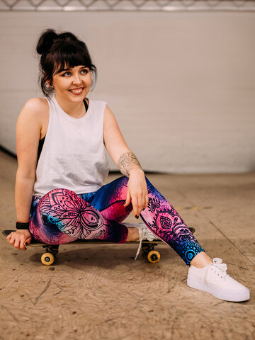 Výnimočný darček od Dedoles Veselé športové legíny Farebná mandala