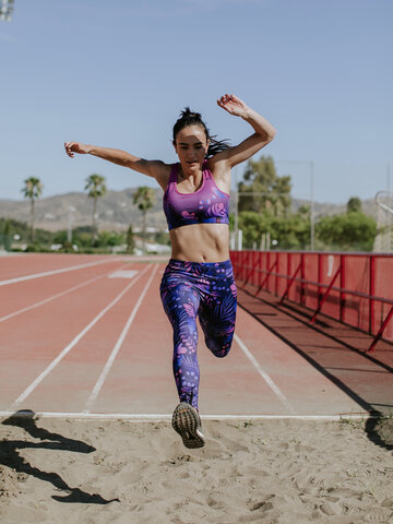 Výnimočný darček od Dedoles Veselé športové legíny Fialové listy