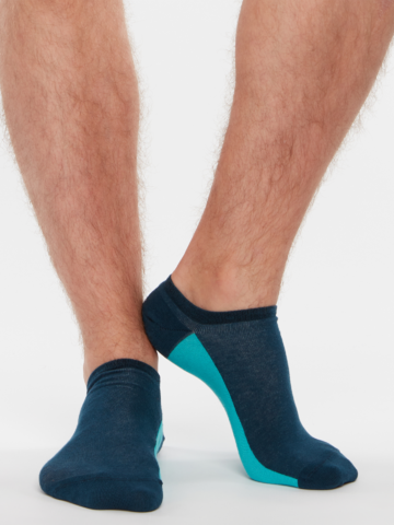 Hľadáte originálny a nezvyčajný darček? Obdarovaného zaručene prekvapí Tmavomodré ponožky do tenisiek Päta