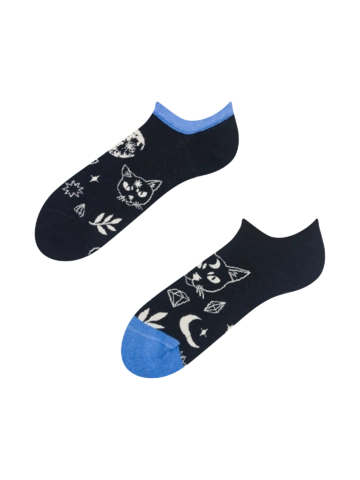 Lifestyle foto Veselé ponožky do tenisiek Mačka a mesiac 