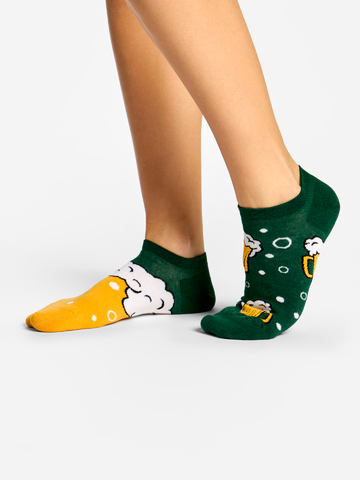 Foto Vidám zokni sportcipőbe Sör és buborékok