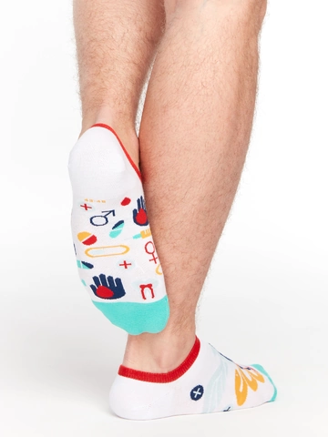 Pre dokonalý a originálny outfit Veselé ponožky do tenisiek Zdravie