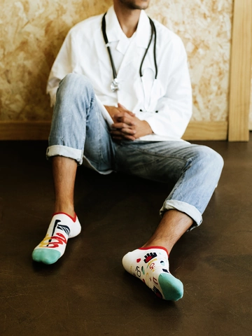 Pre dokonalý a originálny outfit Veselé ponožky do tenisiek Zdravie