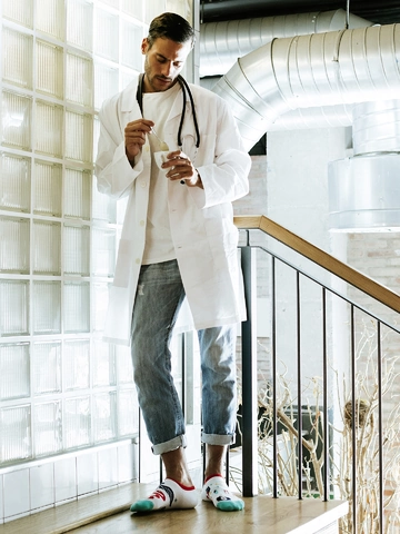 Lifestyle foto Veselé ponožky do tenisiek Zdravie