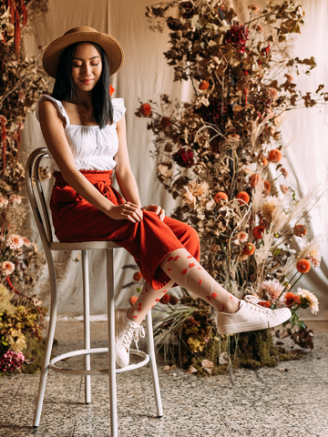 Original gift Nylon Knee High Socks Red Flowers