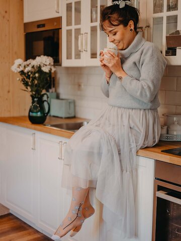 Lifestyle fotó Vidám nylon térdzokni Nefelejcs