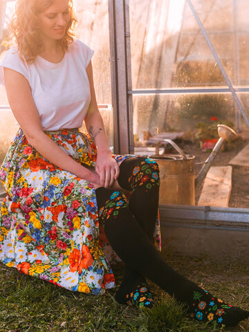 Pre dokonalý a originálny outfit Over the Knee Socks Flowers