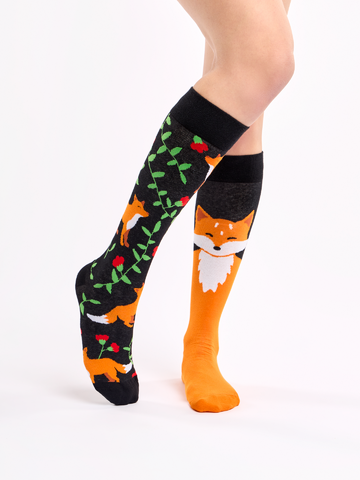 Lifestyle fotó Vidám térdzokni Róka és virágok