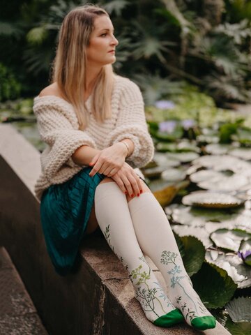 Lifestyle fotó Vidám térdzokni Rozmaring