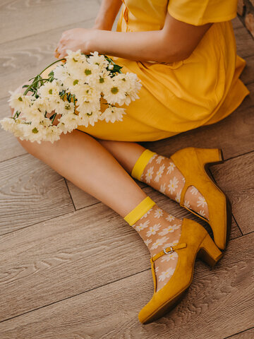 Lifestyle-Foto Lustige Nylonsocken Gänseblümchen