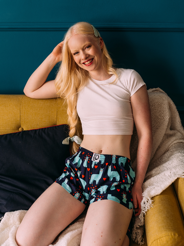 Potešte sa týmto kúskom Dedoles Veselé dámske trenky Lama a srdiečka