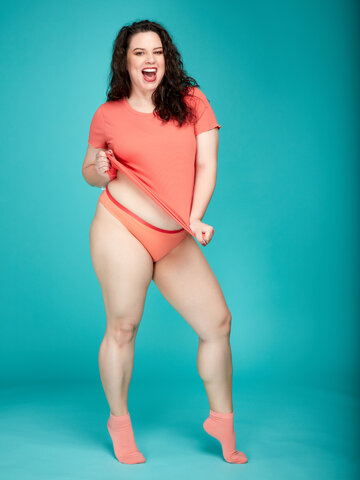 Lifestyle foto Прасковенооранжеви дамски бикини