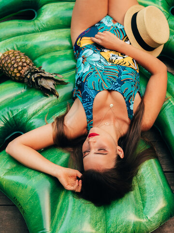 Výpredaj Весел дамски цял бански костюм Тропическа джунгла