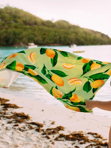 Potešte sa týmto kúskom Dedoles Serviette de plage rigolote Citrons
