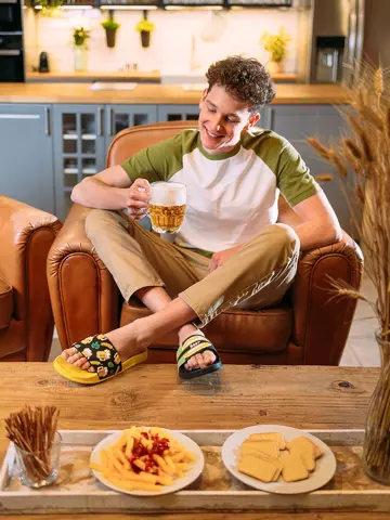 Lifestyle foto Veselé šľapky Letné pivo