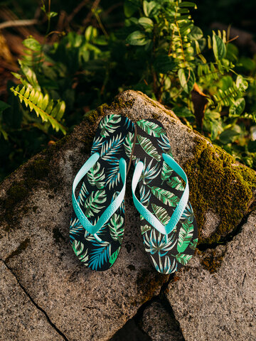 Eredeti és szokatlan ajándékot keres? a megajándékozottat garantáltan meglepi Vidám flip-flop Trópusi levelek