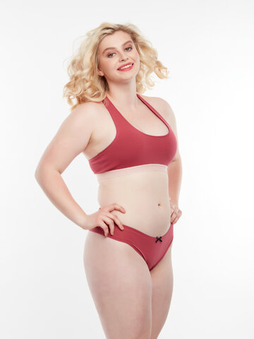 Lifestyle fotó Vintage vörös női melltartó