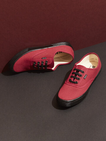 Výpredaj Dámske vegánske tenisky bordové s čiernou kaučukovou podrážkou