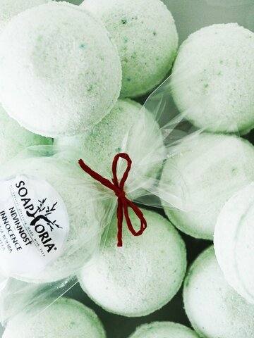 Potešte sa týmto kúskom Dedoles Penivá bomba do kúpeľa Nevinnosť 