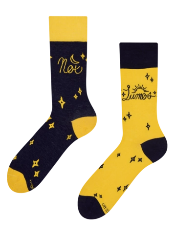 Hledáte originální a neobvyklý dárek? Obdarovaného zaručeně překvapí Veselé ponožky Harry Potter ™ - Lumos a Nox