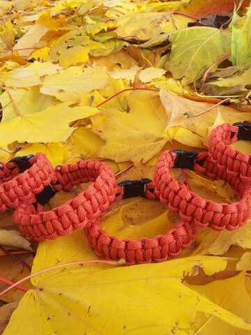 Zľava Červený paracord náramok