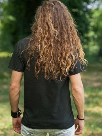 Eredeti és szokatlan ajándékot keres? a megajándékozottat garantáltan meglepi Őrjöngő cápa póló