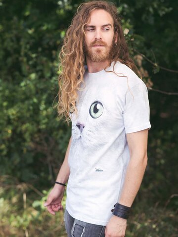 Lifestyle foto Tričko Mačka so zelenými očami