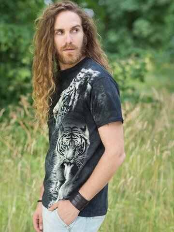 Lifestyle fotó Nina a tigrishölgy póló
