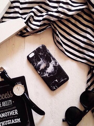 Potěšte se tímto kouskem Dedoles Černý mramor iPhone 6/6s