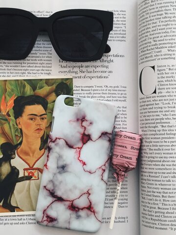 Potěšte se tímto kouskem Dedoles Královský mramor iPhone 5/5s/SE