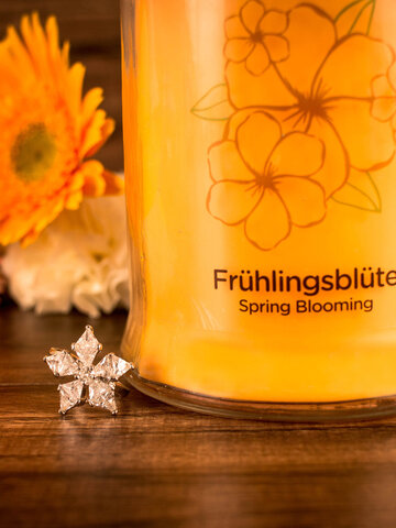 Zľava Rozkvitnutá Jar - sviečka s prsteňom (1,2kg)