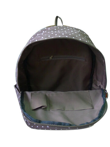 Lifestyle foto Sivý bodkovaný ruksak s jedným vreckom