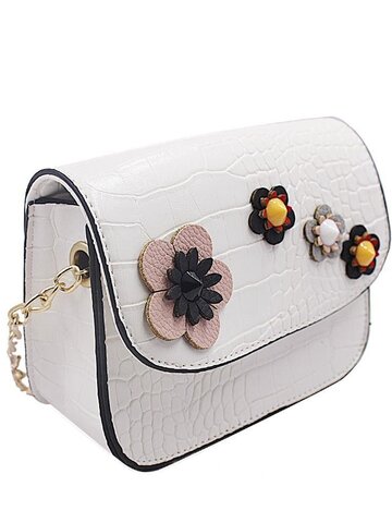 Obrázok produktu Biela kabelka s retiazkou Prišívané kvety