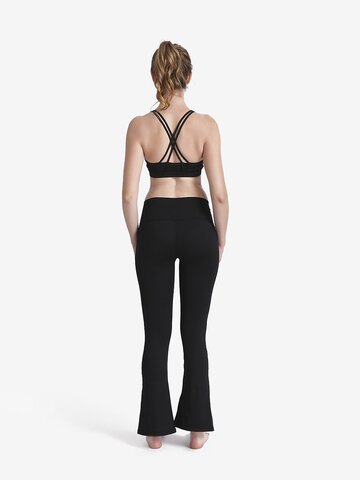 Hľadáte originálny a nezvyčajný darček? Obdarovaného zaručene prekvapí Dámske športové nohavice Blackout