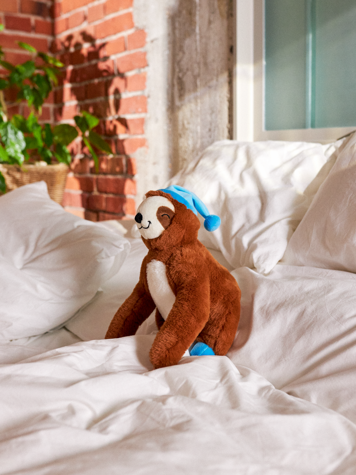 Potešte sa týmto kúskom Dedoles Плюшена играчка Сънлив ленивец на Dedoles