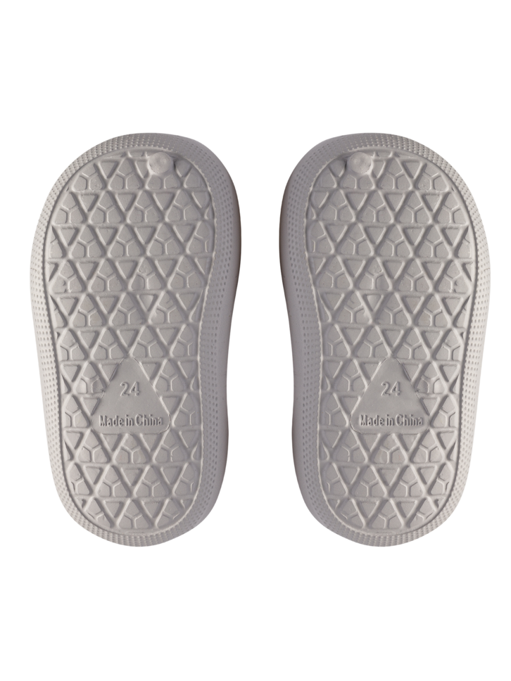 Lifestyle fotó Világosszürke gyerek gumi papucs