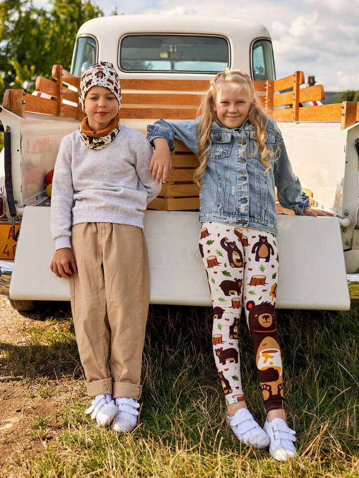 Lifestyle fotó Vidám gyerek pamut leggings Éhes mackó