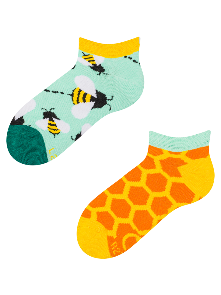 Lifestyle foto Весели детски къси чорапи Малки пчелички
