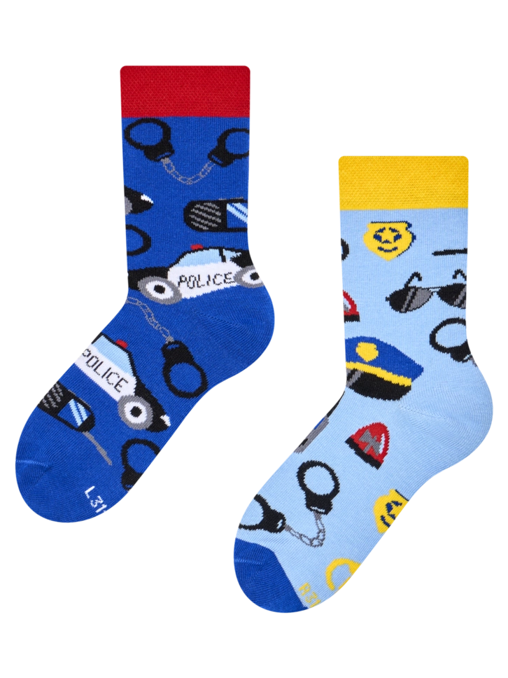 Lifestyle foto Živahne otroške nogavice Policist