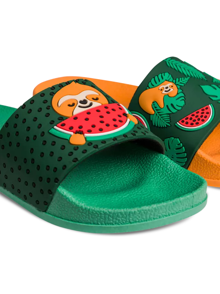 Lifestyle foto Vrolijke sliders voor kinderen Strand