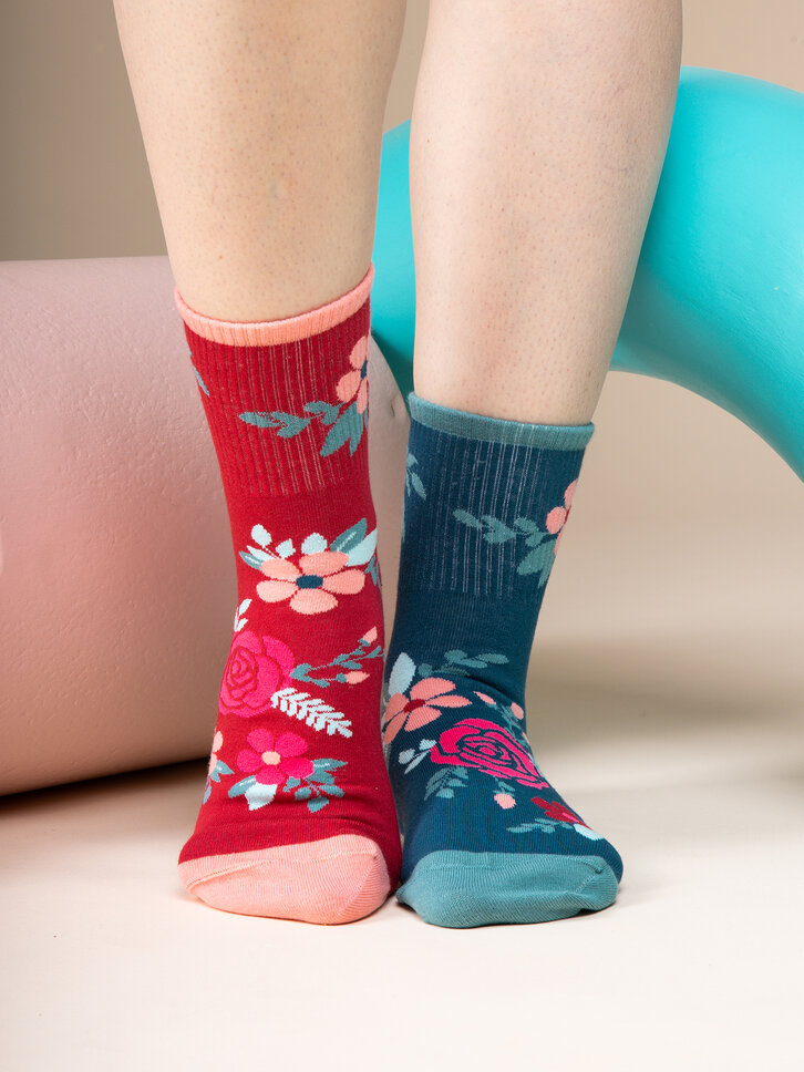 Szerezzen magának örömet ezzel a Dedoles darabbal Vidám vádlizokni Csipkebogyó