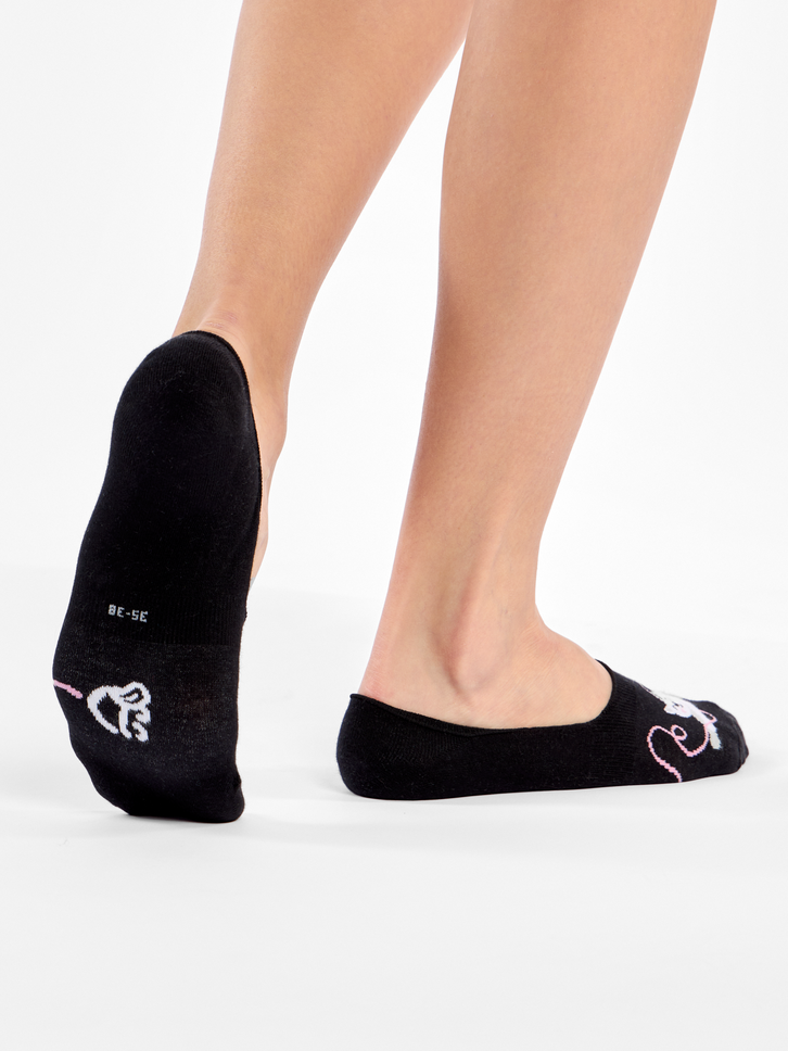 Lifestyle fotó Vidám titokzokni Cica és gombolyag