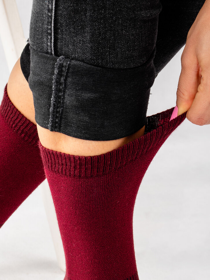 Výnimočný darček od Dedoles Виненочервени бамбукови чорапи Комфорт