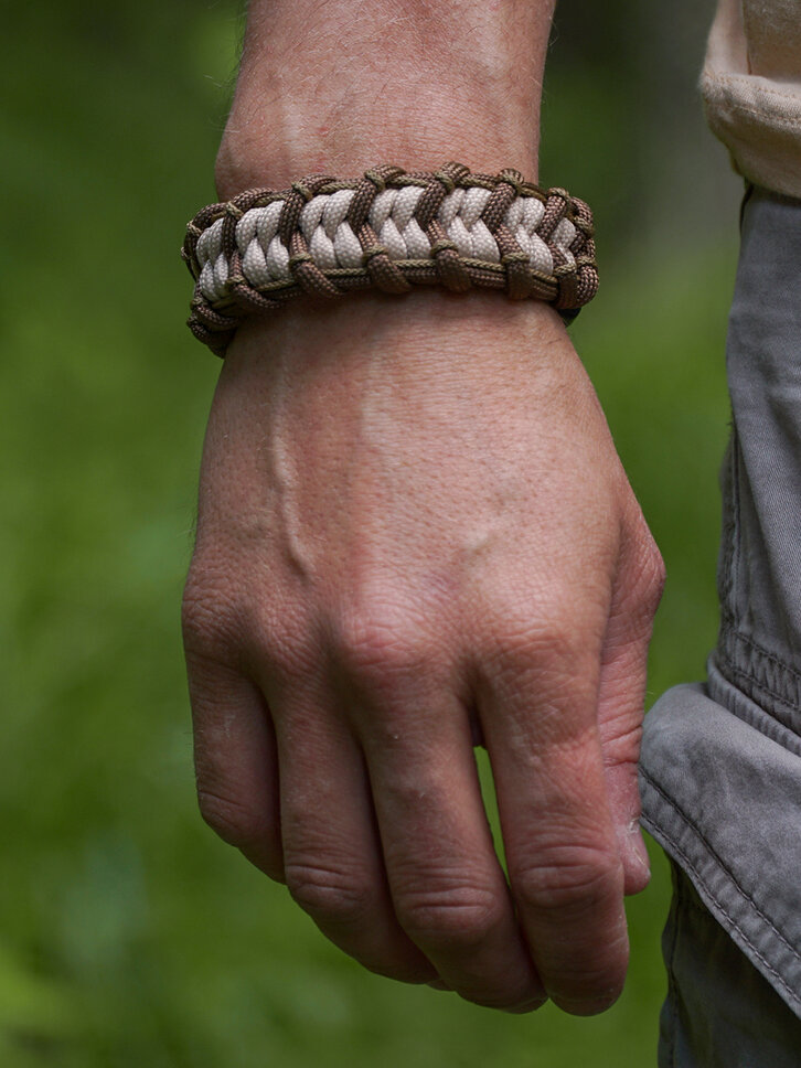 Lifestyle foto Bracelet en paracorde sableux, coyote et noir Accelerator