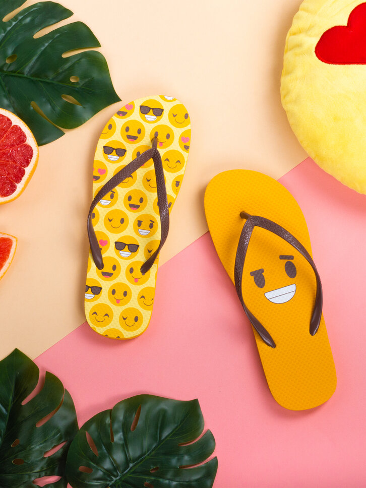 Looking for an original and unusual gift? The gifted person will surely surprise with Flip Flops Smileys