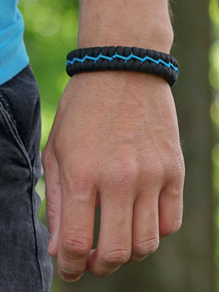 Blue paracord bracelet on sale