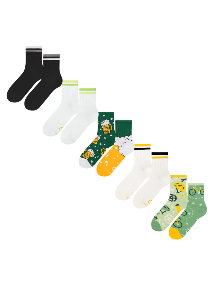 Hľadáte originálny a nezvyčajný darček? Obdarovaného zaručene prekvapí Комплект от 5 чифта дълги чорапи – Колела и бира